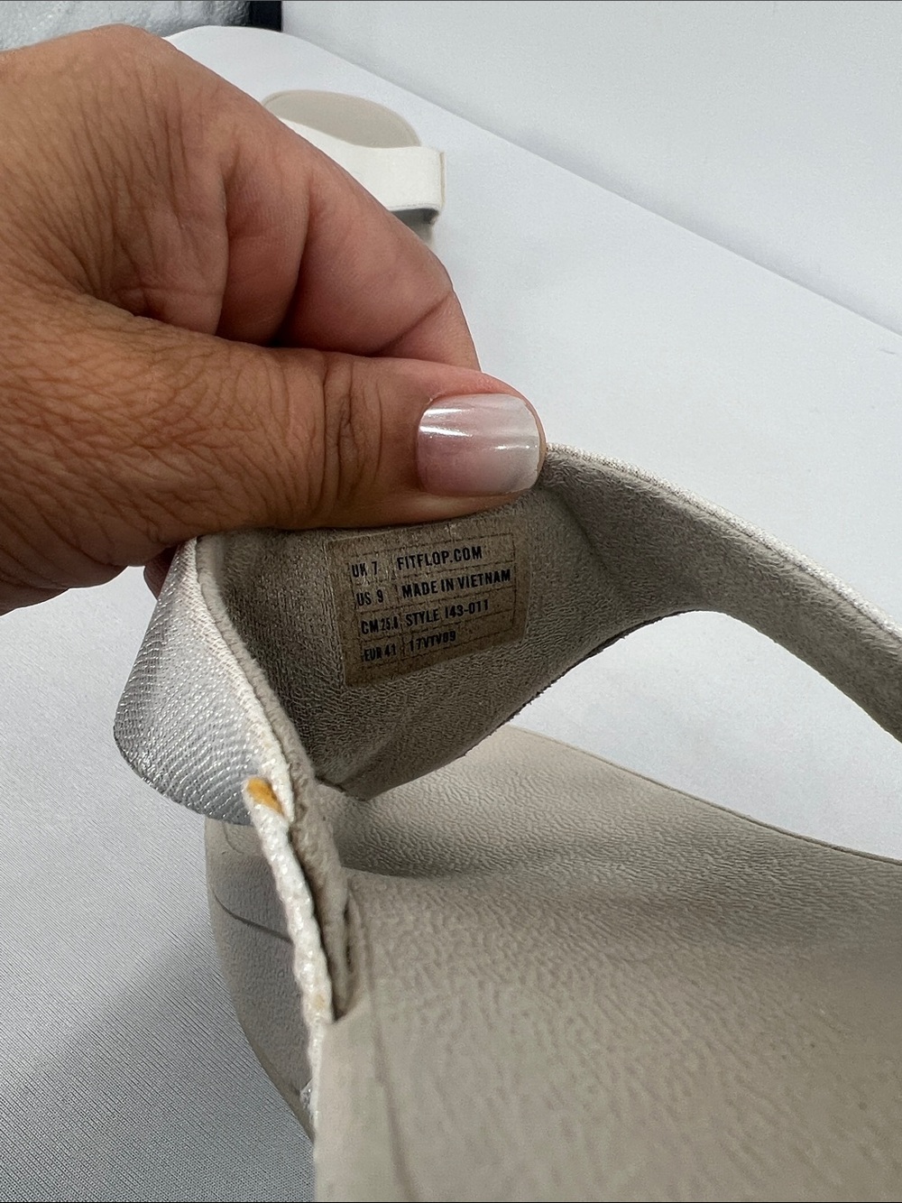 FitFlop Lulu Glitz thong sandals - Picture 9 of 9